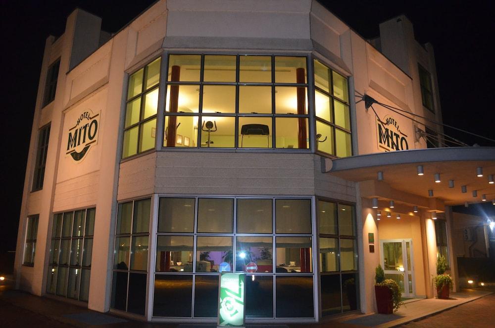 Hotel Mito Ossona Exterior photo