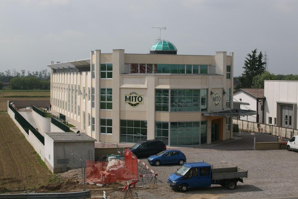 Hotel Mito Ossona Exterior photo